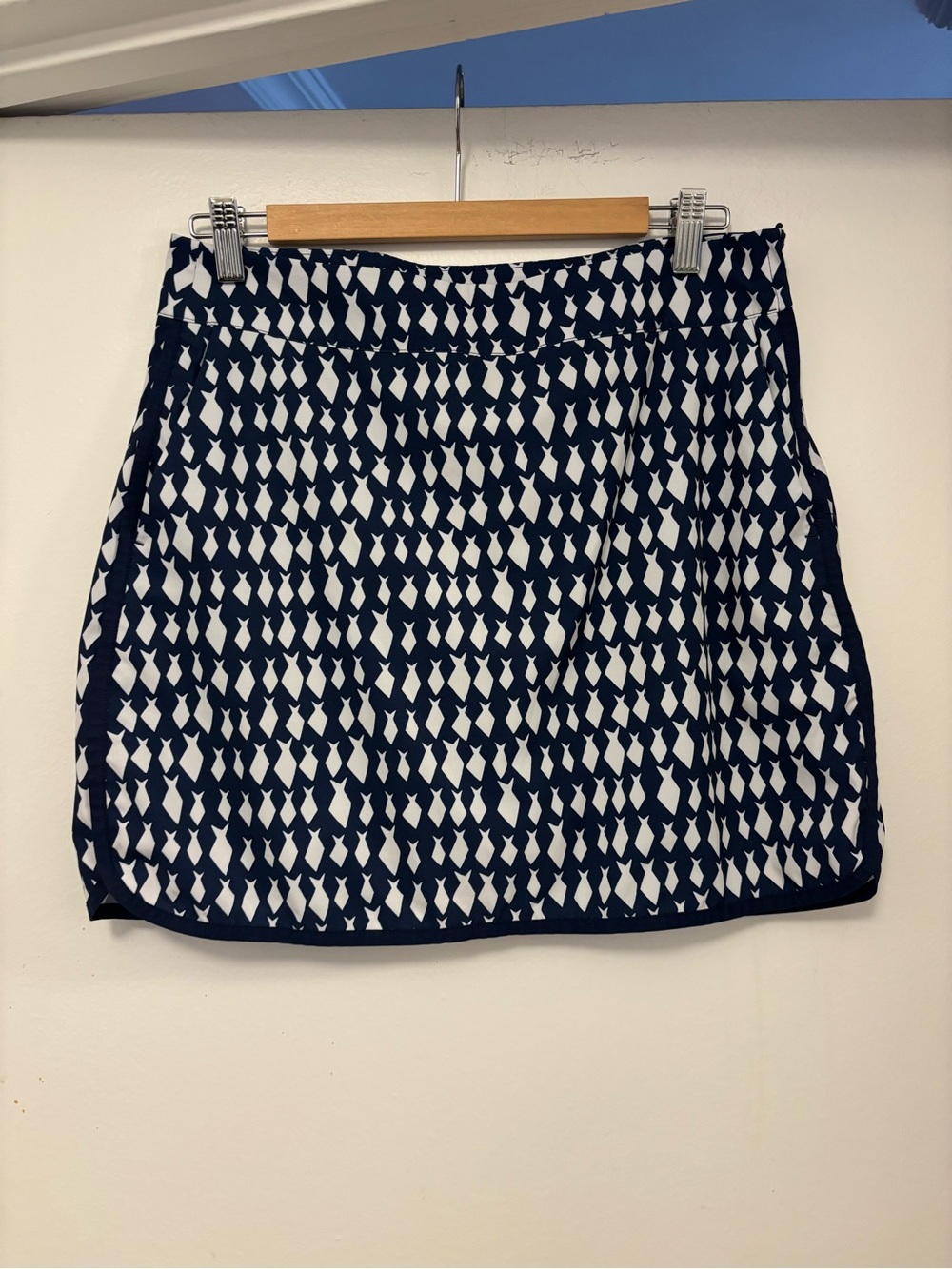 Vineyard Vines 8 Navy & White Geometric Print fish Women's Skirt sports w shorts